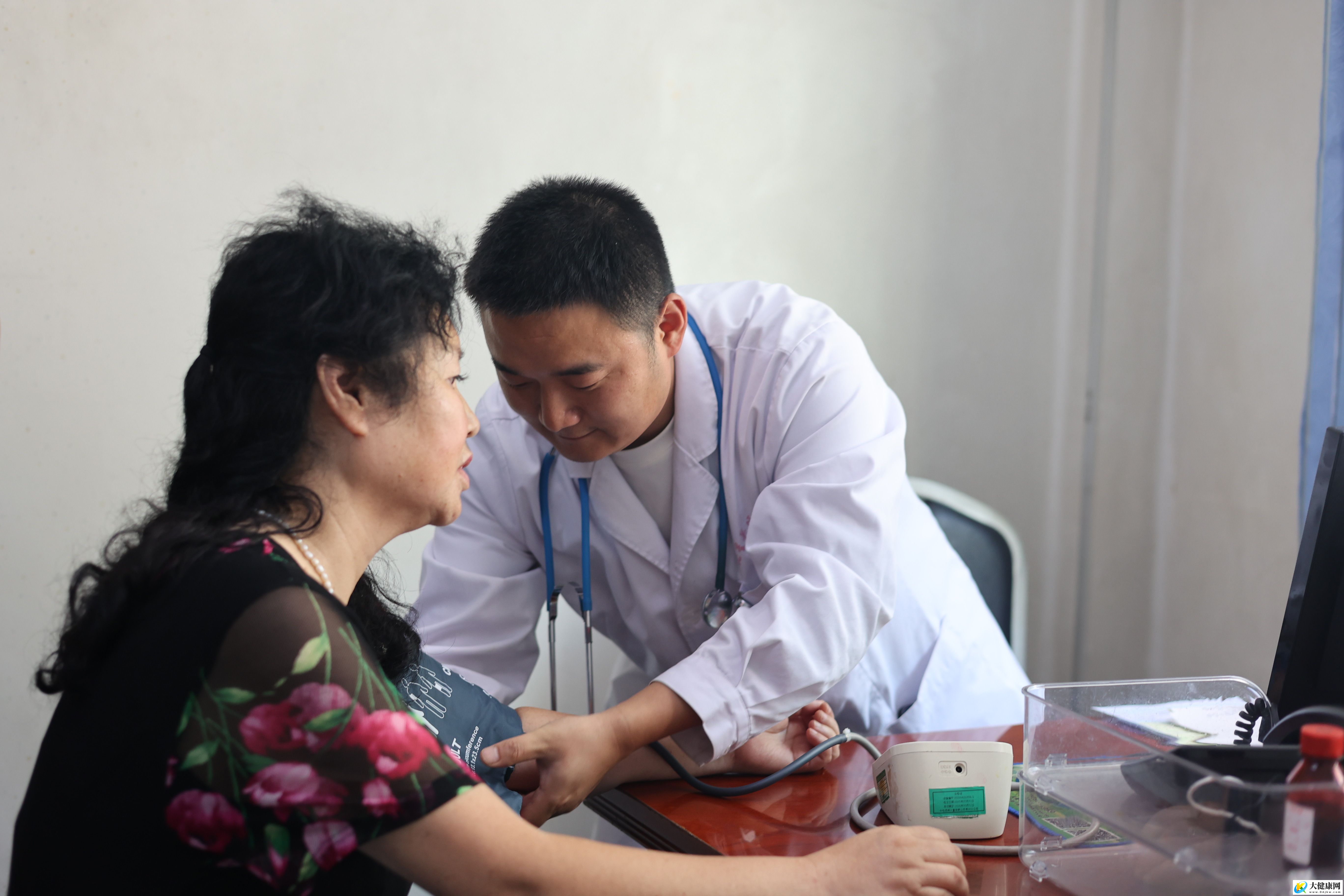 第九个中国医师节，向每一位守护者，致敬！